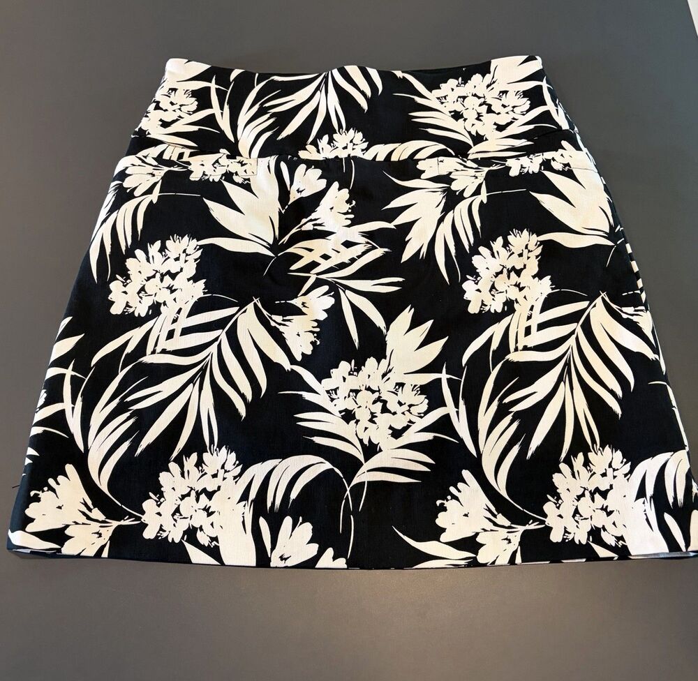 Women's Pull-On Stretch Skirt  Skort Small Black/White Floral Golf Tennis